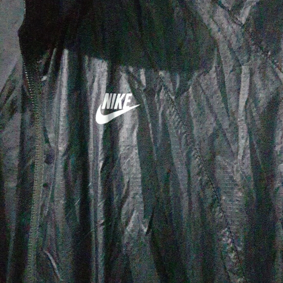 Black Nike rain jacket - Picture 2 of 4